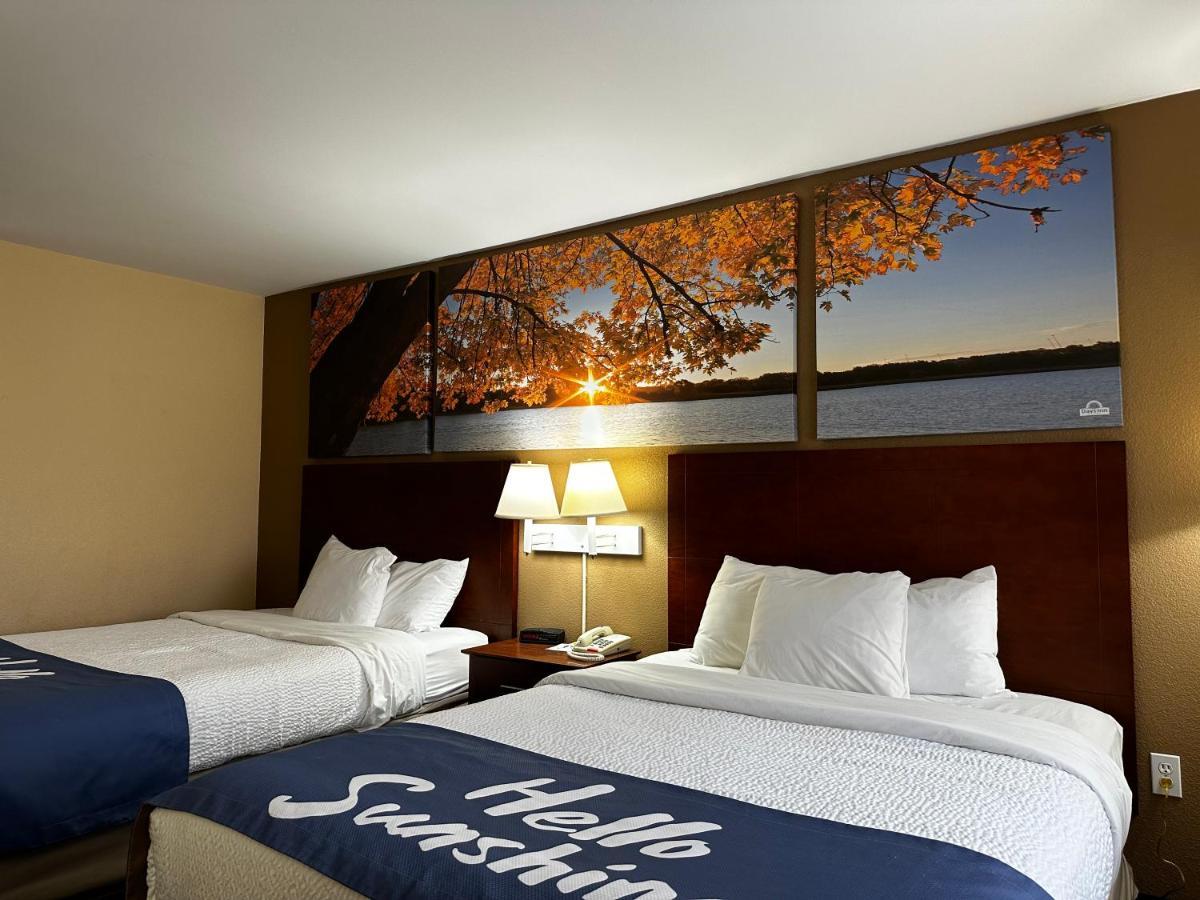 Days Inn By Wyndham Imlay City Екстериор снимка