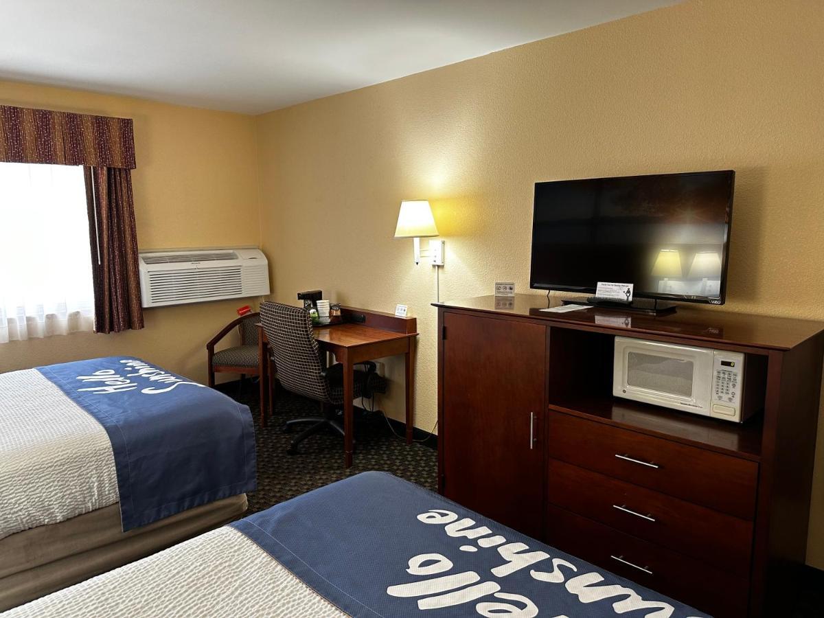 Days Inn By Wyndham Imlay City Екстериор снимка