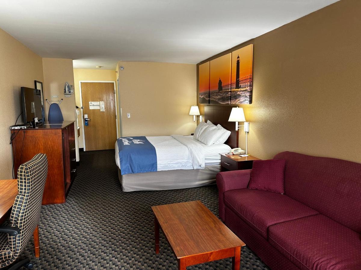 Days Inn By Wyndham Imlay City Екстериор снимка