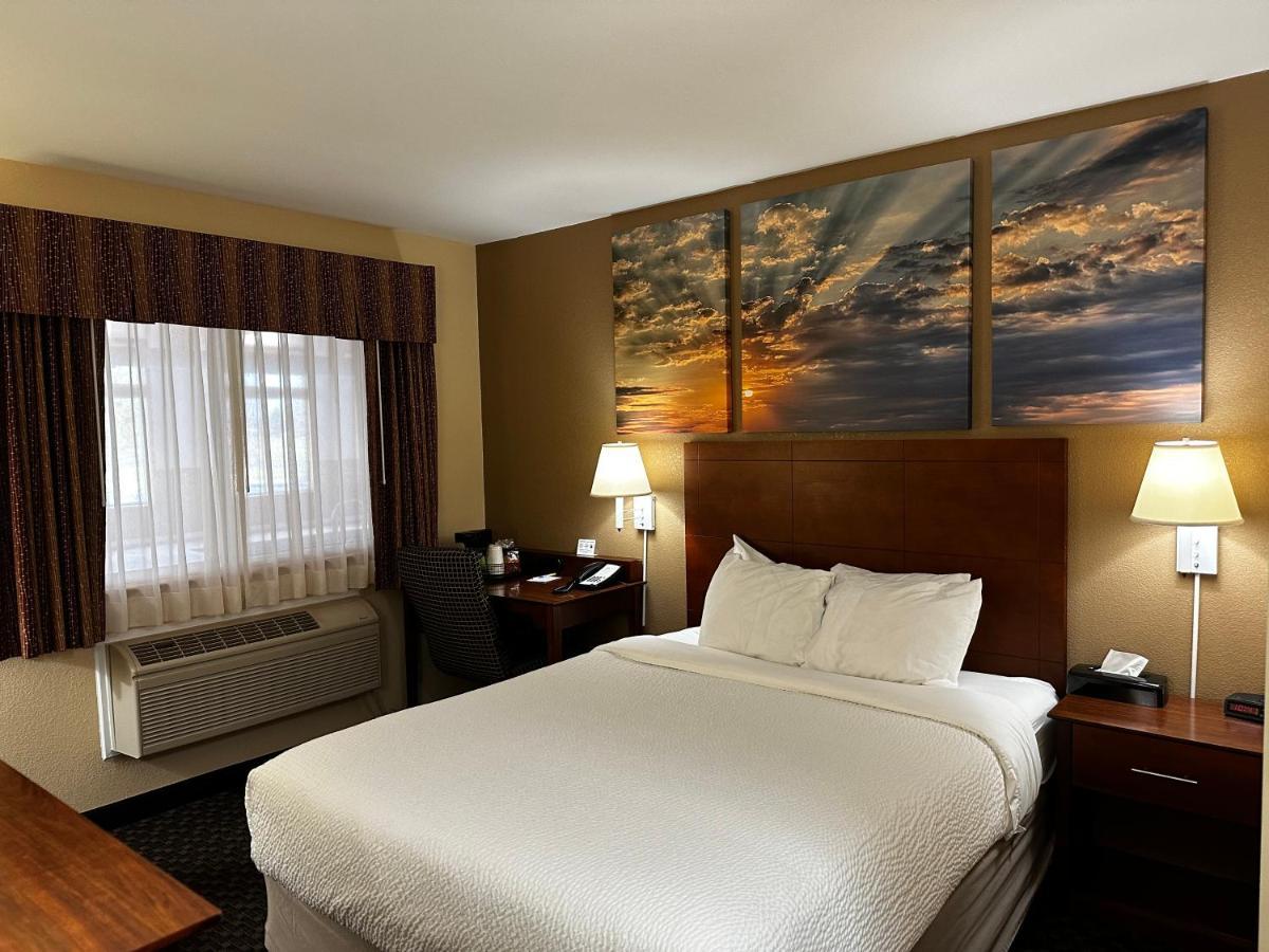 Days Inn By Wyndham Imlay City Екстериор снимка