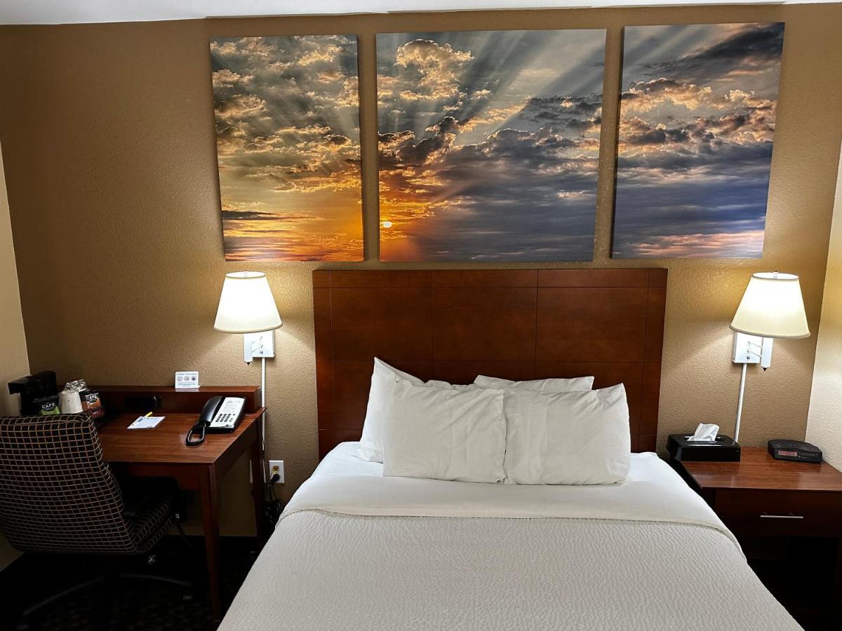 Days Inn By Wyndham Imlay City Екстериор снимка