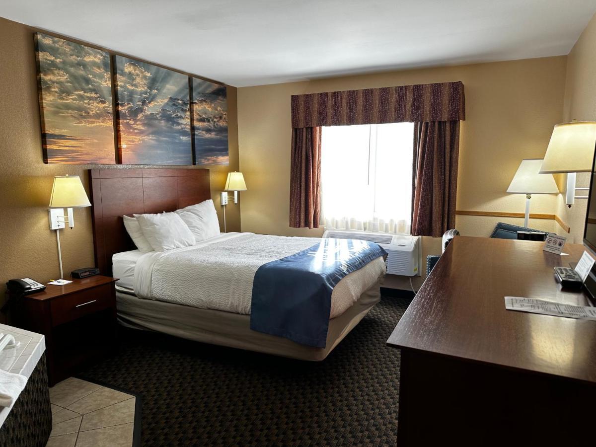 Days Inn By Wyndham Imlay City Екстериор снимка