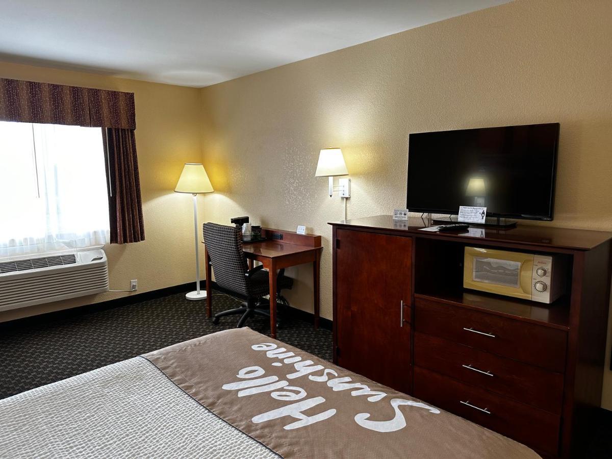 Days Inn By Wyndham Imlay City Екстериор снимка