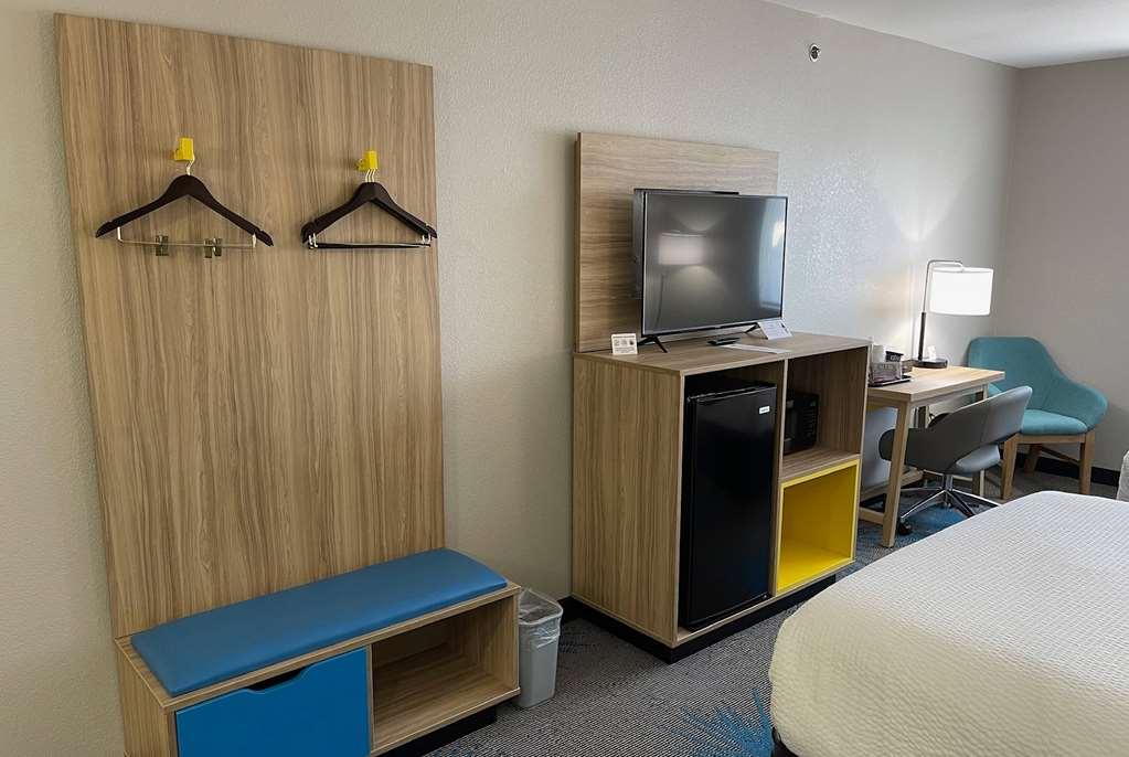 Days Inn By Wyndham Imlay City Стая снимка
