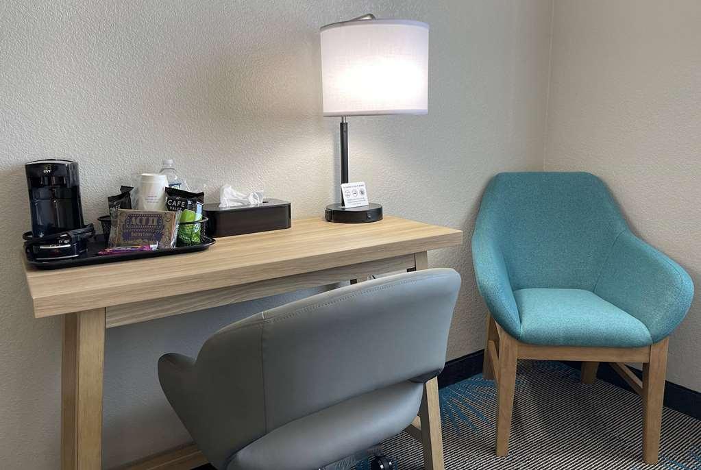 Days Inn By Wyndham Imlay City Стая снимка